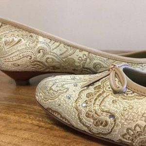 Nine West kitten heels - Size 9 - taupe/gold brocade